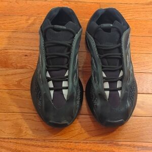 Adidas Yeezy 700 DRKGLW